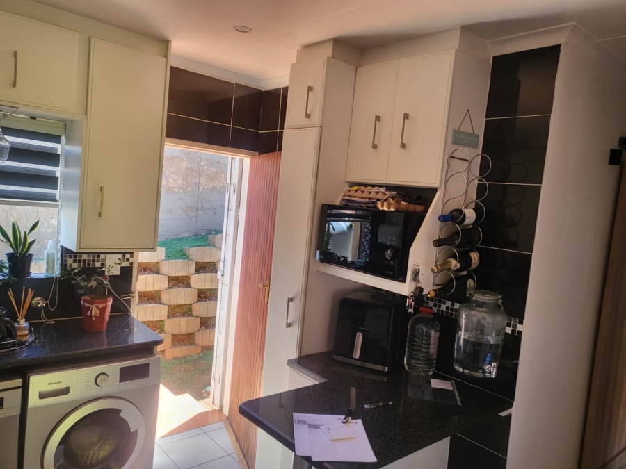 3 Bedroom Property for Sale in Mondeor Gauteng