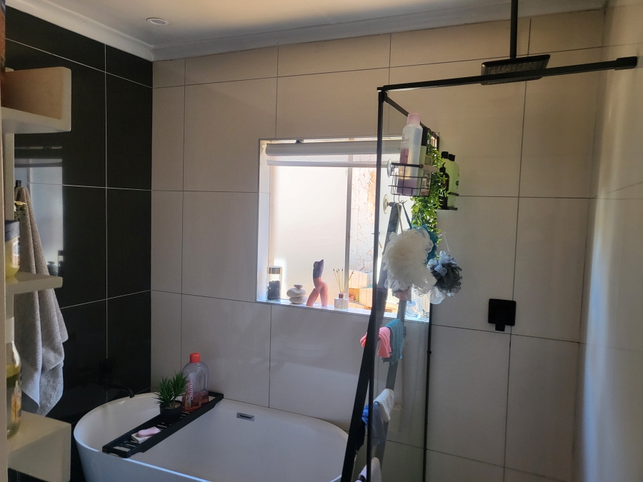 3 Bedroom Property for Sale in Mondeor Gauteng