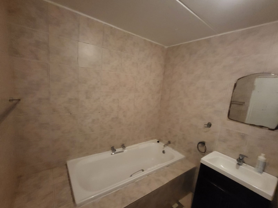 2 Bedroom Property for Sale in Mondeor Gauteng