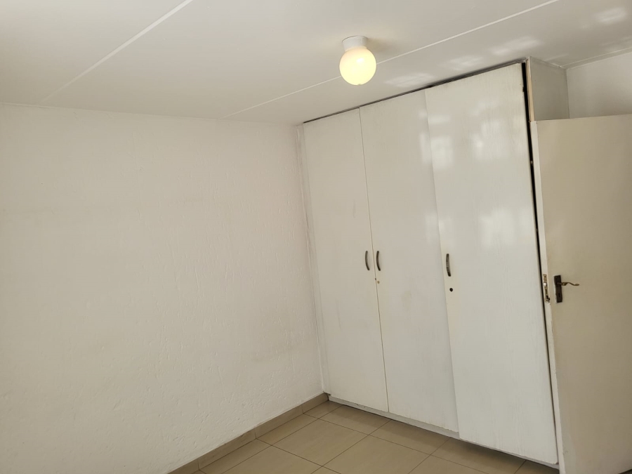 2 Bedroom Property for Sale in Mondeor Gauteng
