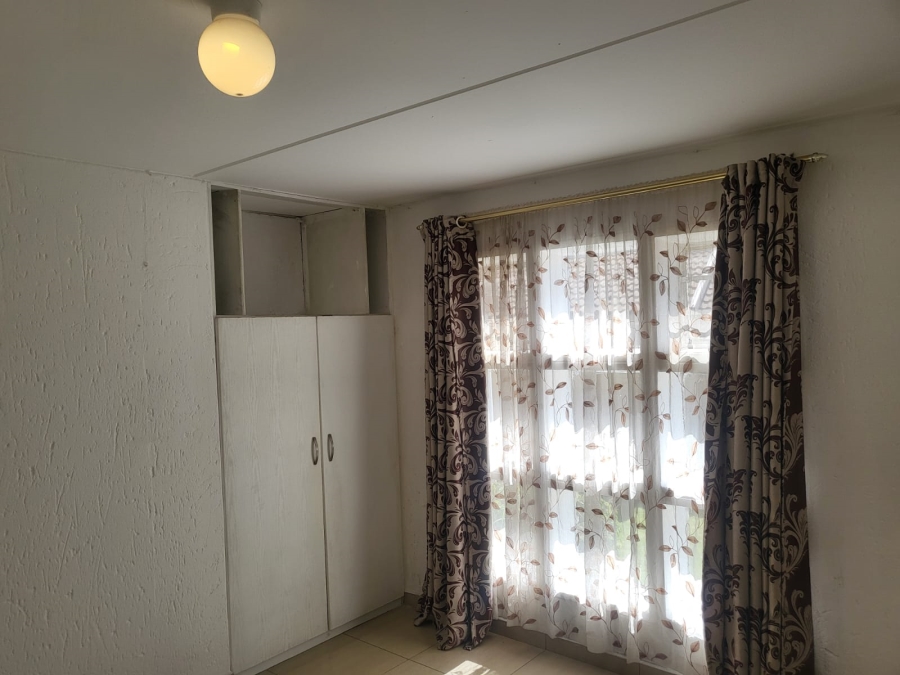 2 Bedroom Property for Sale in Mondeor Gauteng