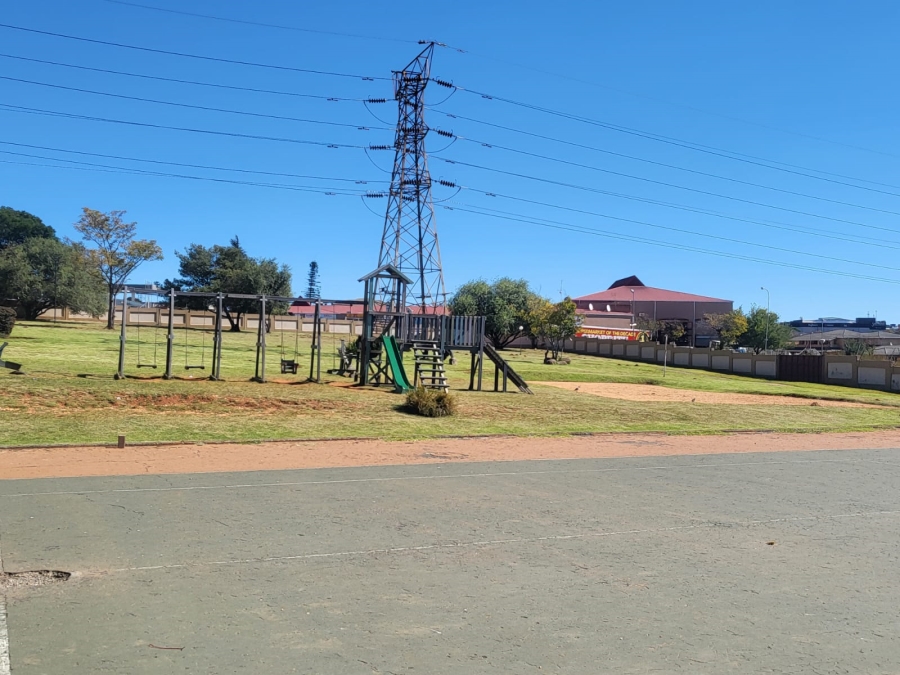 2 Bedroom Property for Sale in Mondeor Gauteng