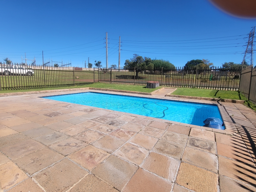 2 Bedroom Property for Sale in Mondeor Gauteng