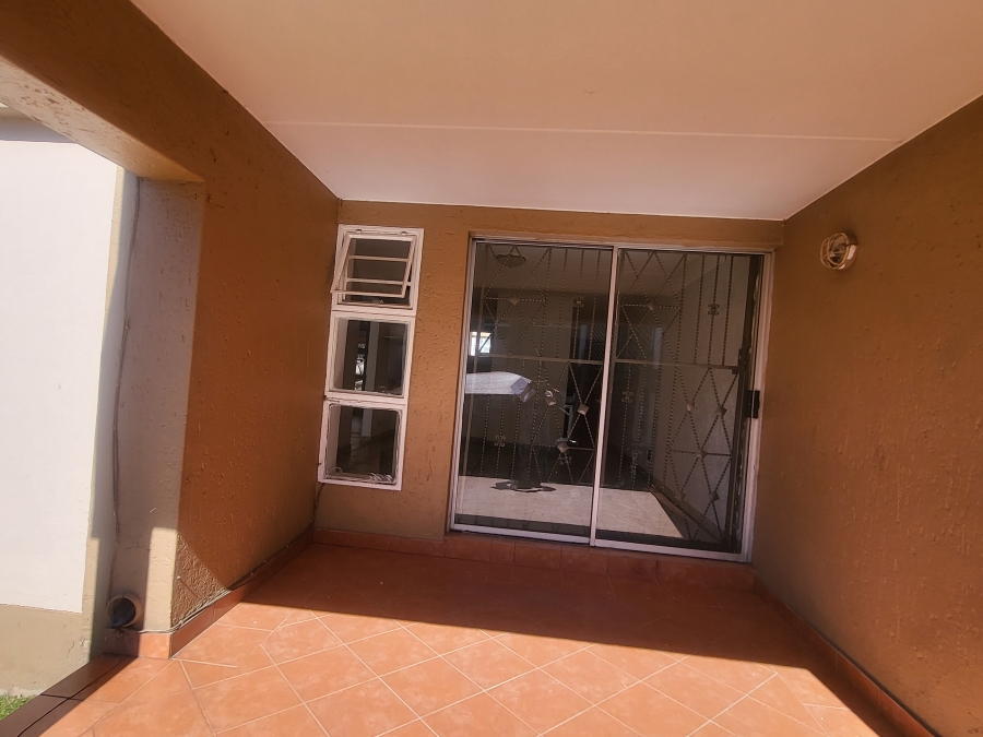 2 Bedroom Property for Sale in Mondeor Gauteng