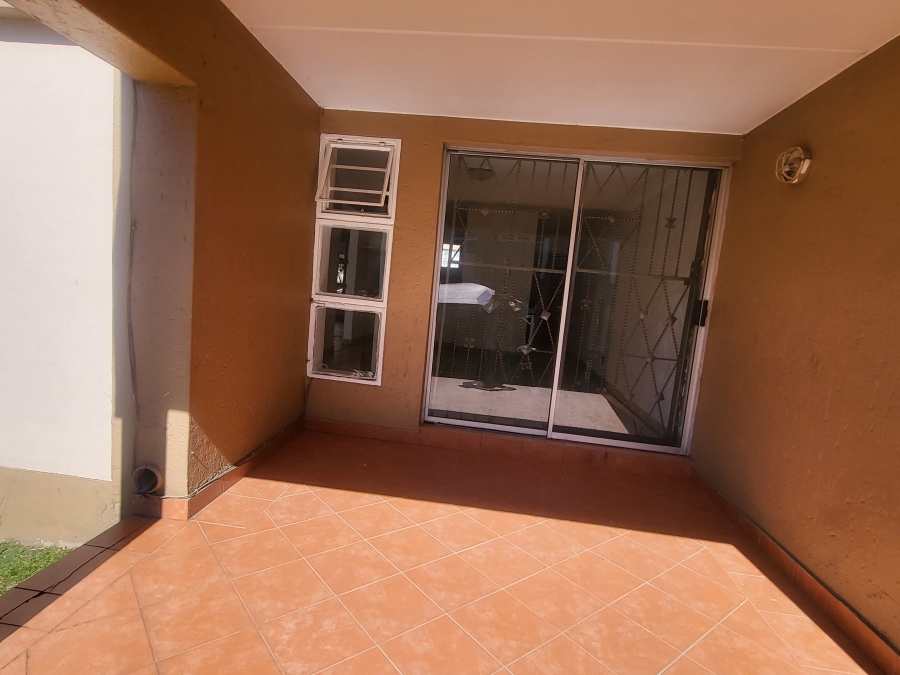 2 Bedroom Property for Sale in Mondeor Gauteng