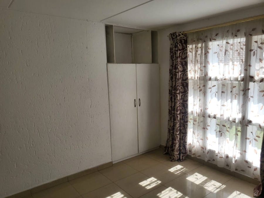 2 Bedroom Property for Sale in Mondeor Gauteng