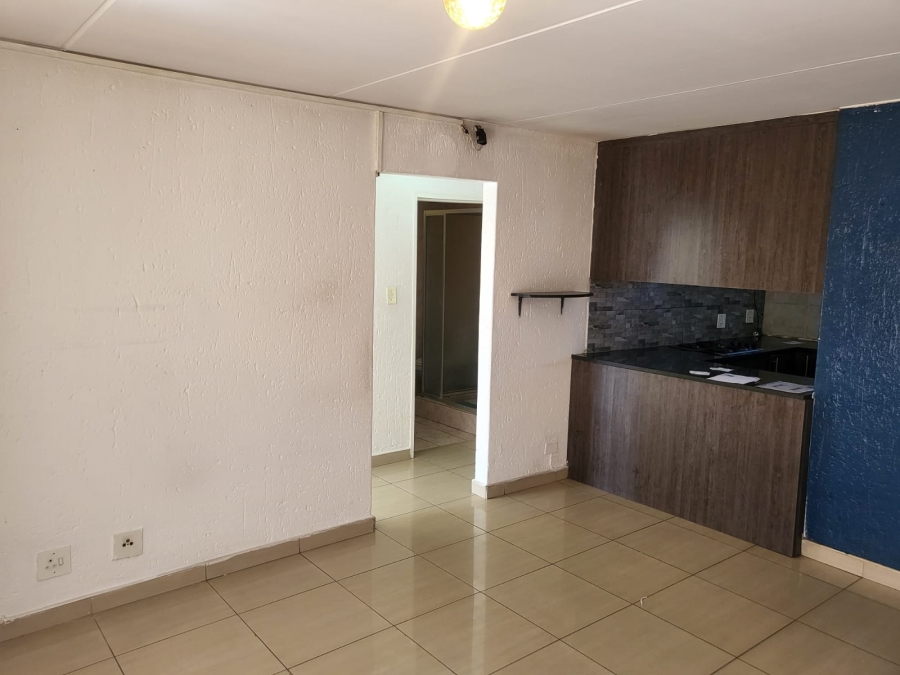 2 Bedroom Property for Sale in Mondeor Gauteng
