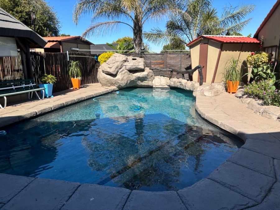 3 Bedroom Property for Sale in Verwoerdpark Gauteng