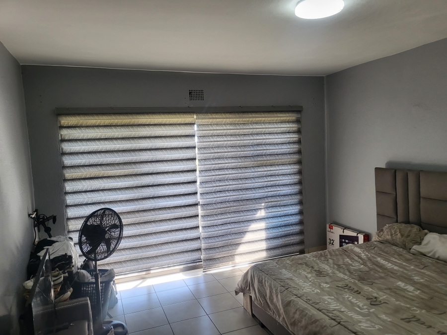 2 Bedroom Property for Sale in Crown Gardens Gauteng