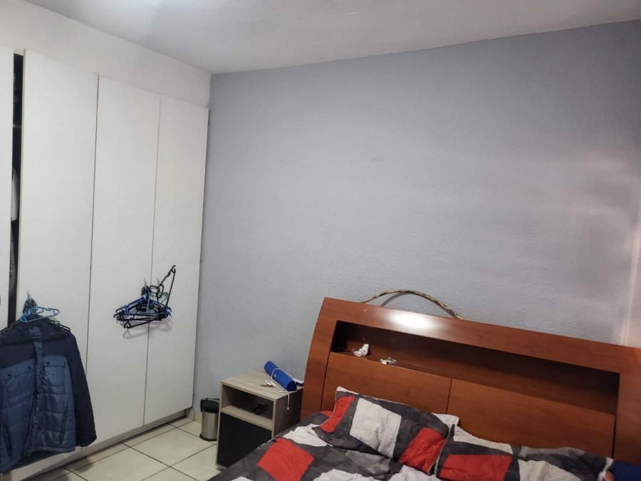 2 Bedroom Property for Sale in Crown Gardens Gauteng