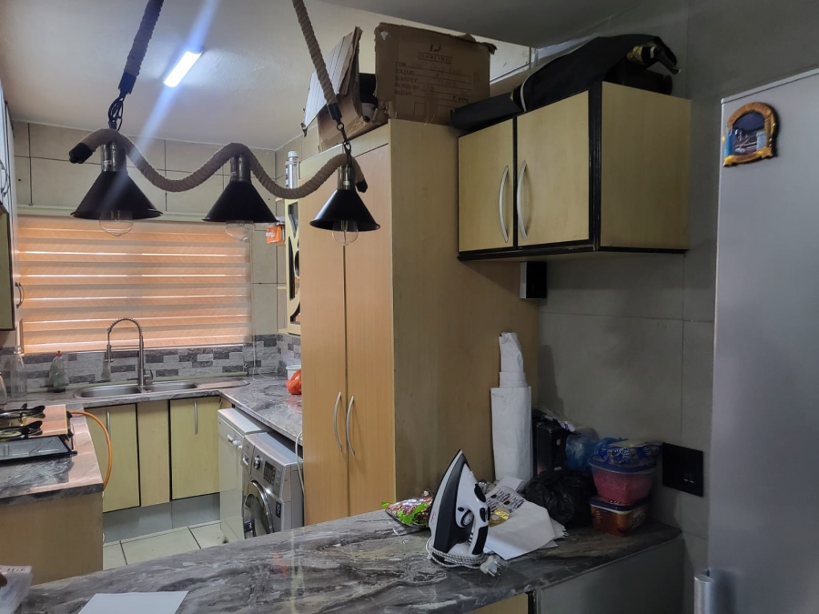 2 Bedroom Property for Sale in Crown Gardens Gauteng