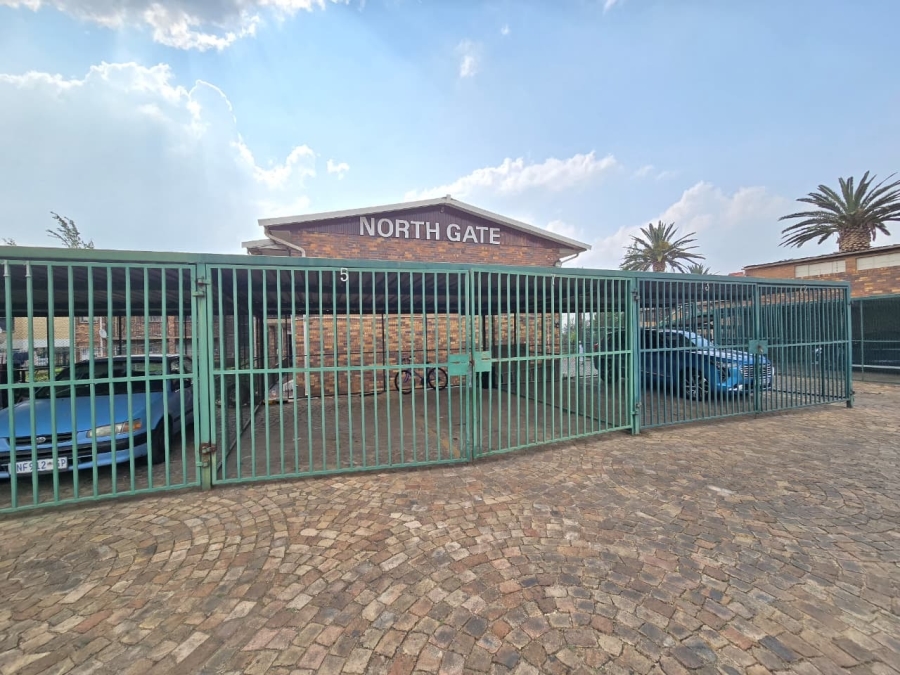 2 Bedroom Property for Sale in Crown Gardens Gauteng