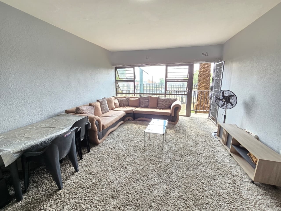 2 Bedroom Property for Sale in Crown Gardens Gauteng