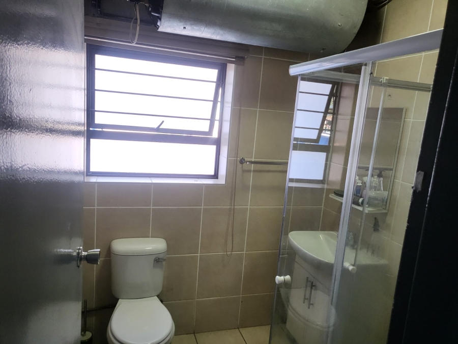 2 Bedroom Property for Sale in Crown Gardens Gauteng