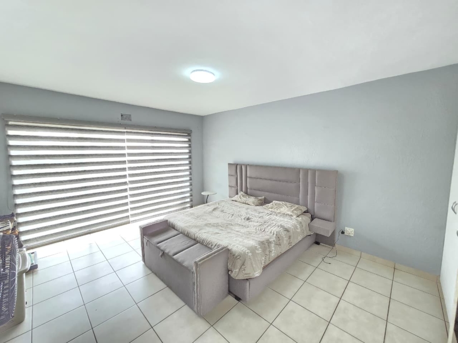 2 Bedroom Property for Sale in Crown Gardens Gauteng