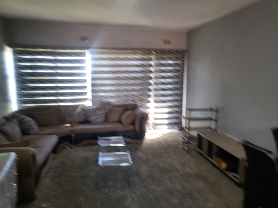 2 Bedroom Property for Sale in Crown Gardens Gauteng
