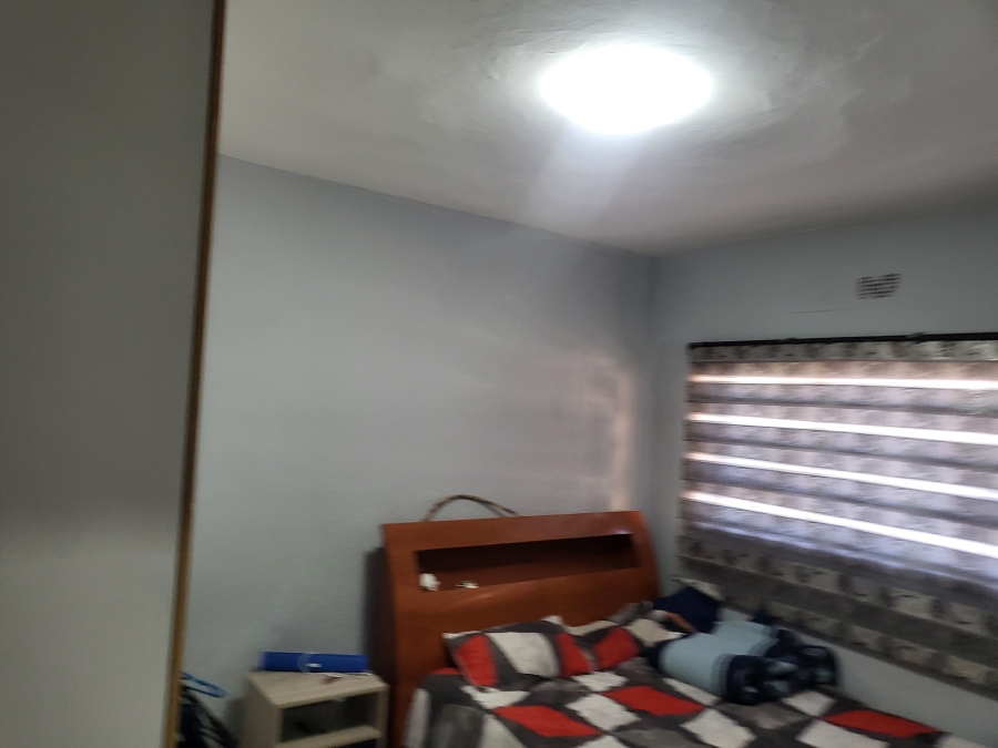 2 Bedroom Property for Sale in Crown Gardens Gauteng