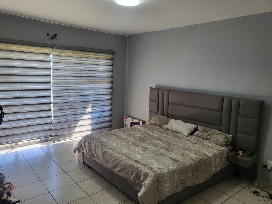 2 Bedroom Property for Sale in Crown Gardens Gauteng