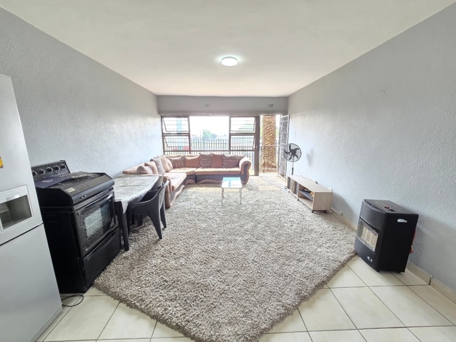 2 Bedroom Property for Sale in Crown Gardens Gauteng