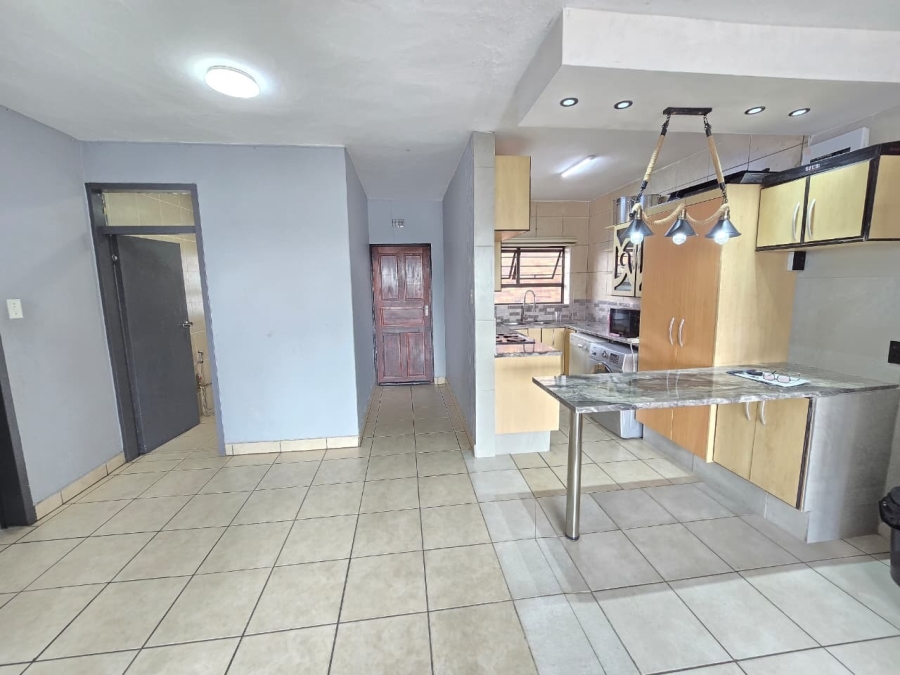 2 Bedroom Property for Sale in Crown Gardens Gauteng