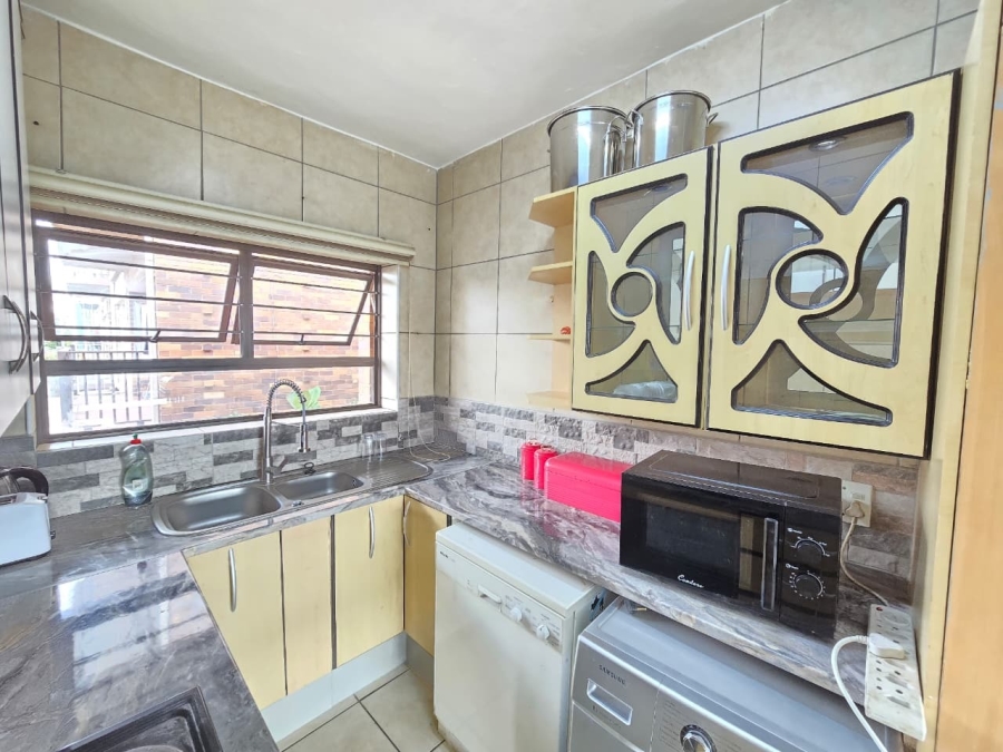 2 Bedroom Property for Sale in Crown Gardens Gauteng