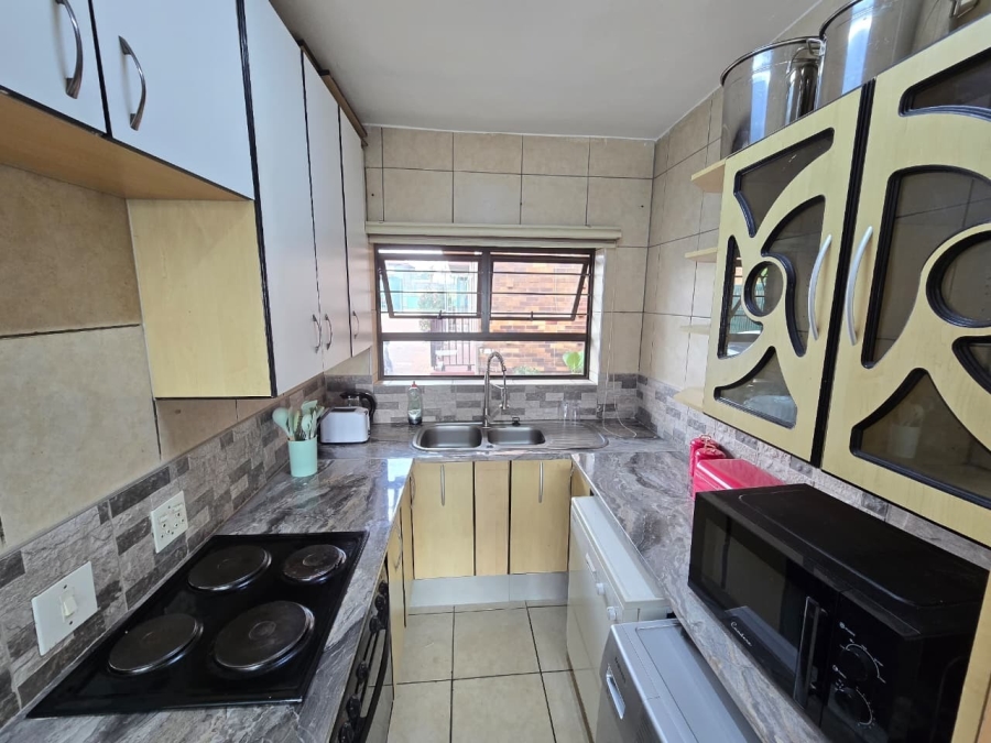2 Bedroom Property for Sale in Crown Gardens Gauteng