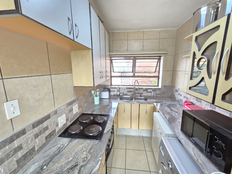 2 Bedroom Property for Sale in Crown Gardens Gauteng