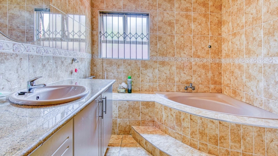 3 Bedroom Property for Sale in Glenvista Gauteng