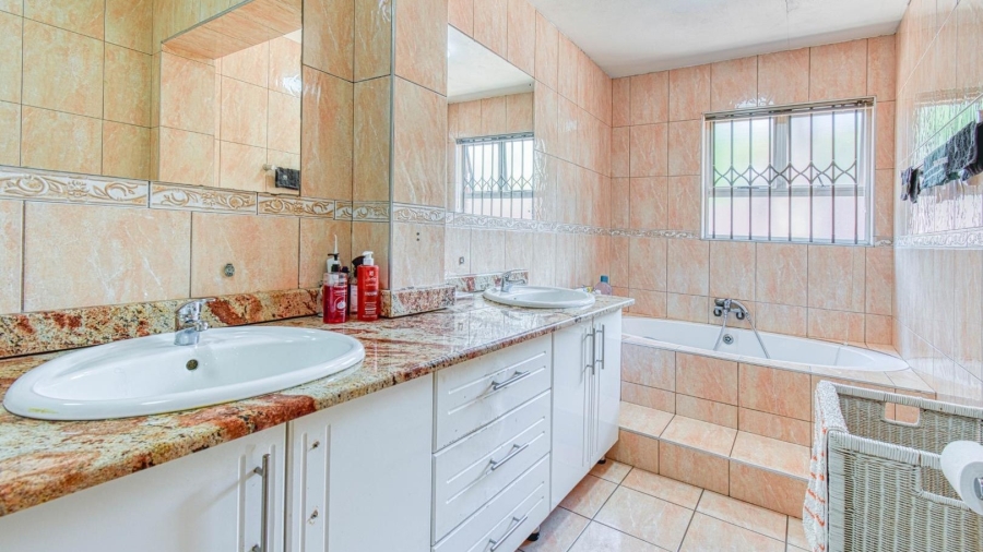 3 Bedroom Property for Sale in Glenvista Gauteng