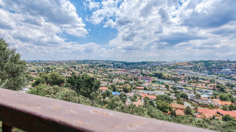3 Bedroom Property for Sale in Glenvista Gauteng
