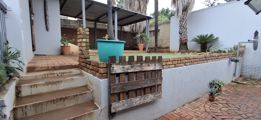 3 Bedroom Property for Sale in Mountain View Gauteng