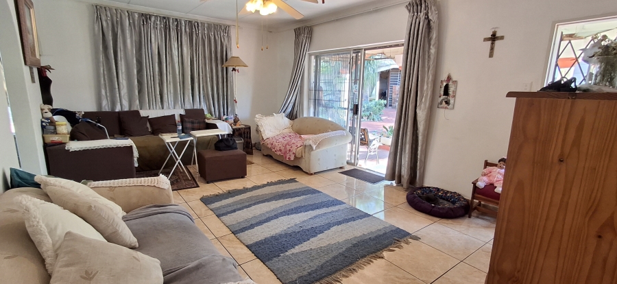 6 Bedroom Property for Sale in Mountain View Gauteng