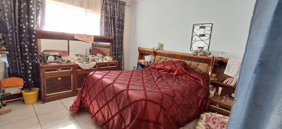 6 Bedroom Property for Sale in Mountain View Gauteng