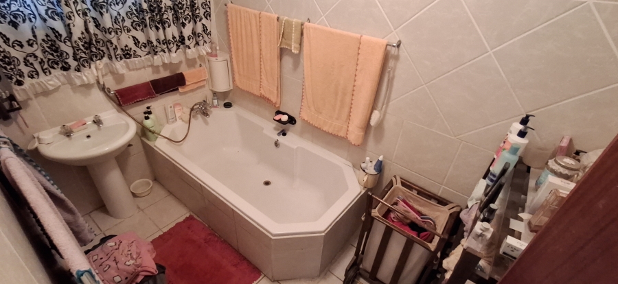6 Bedroom Property for Sale in Mountain View Gauteng