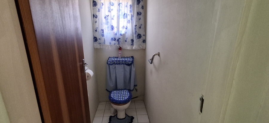 6 Bedroom Property for Sale in Mountain View Gauteng