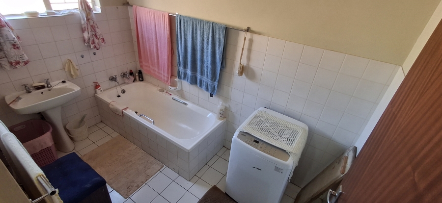 6 Bedroom Property for Sale in Mountain View Gauteng