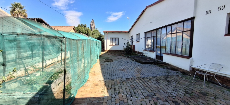 6 Bedroom Property for Sale in Mountain View Gauteng