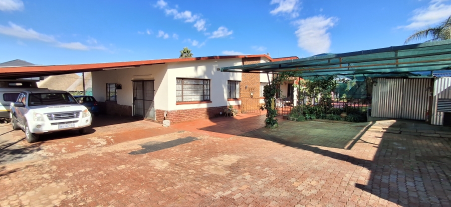 6 Bedroom Property for Sale in Mountain View Gauteng