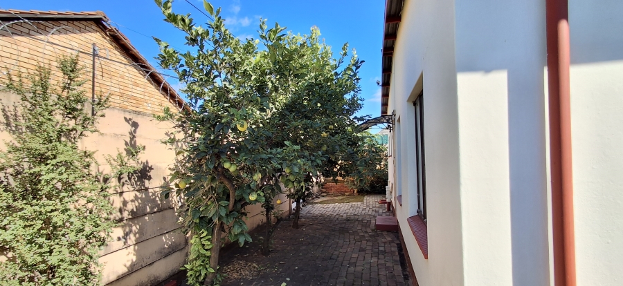 6 Bedroom Property for Sale in Mountain View Gauteng