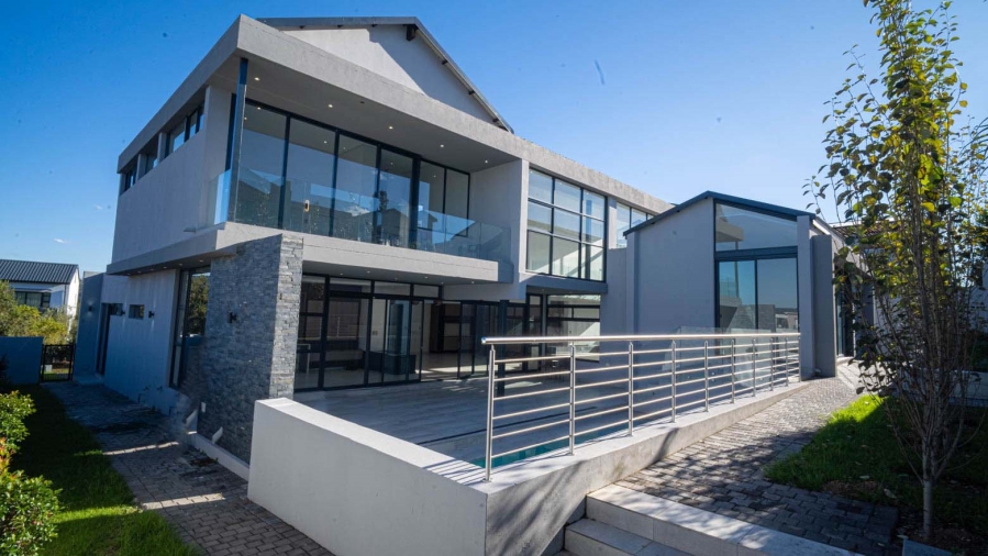 5 Bedroom Property for Sale in Waterfall Country Estate Gauteng