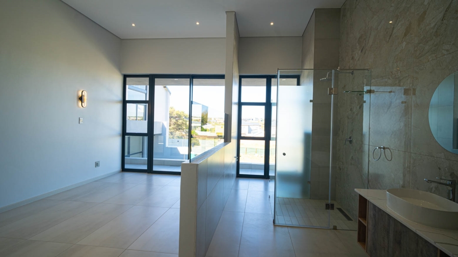 5 Bedroom Property for Sale in Waterfall Country Estate Gauteng