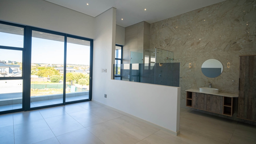 5 Bedroom Property for Sale in Waterfall Country Estate Gauteng