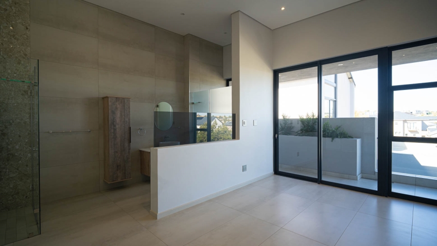 5 Bedroom Property for Sale in Waterfall Country Estate Gauteng