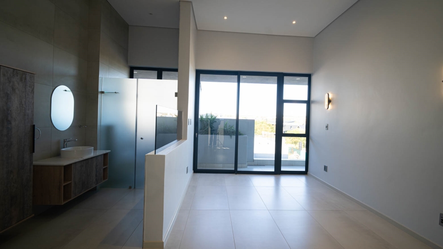 5 Bedroom Property for Sale in Waterfall Country Estate Gauteng