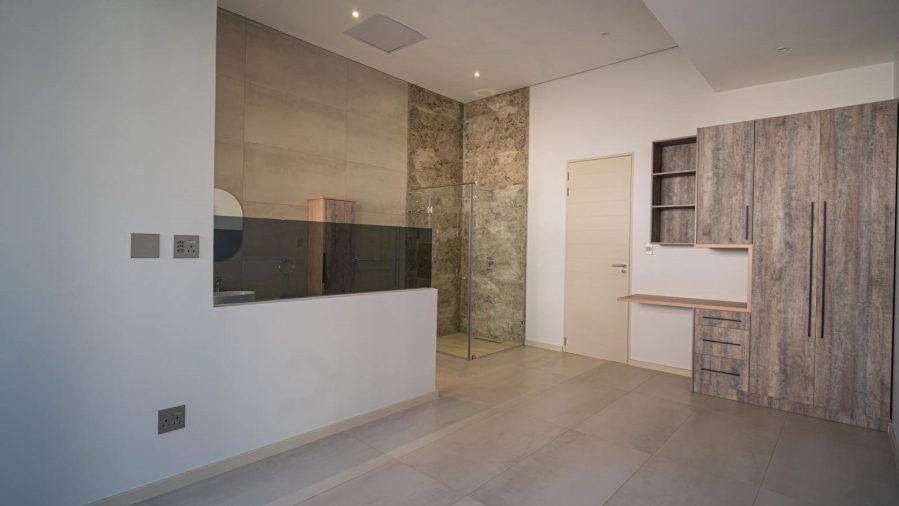 5 Bedroom Property for Sale in Waterfall Country Estate Gauteng