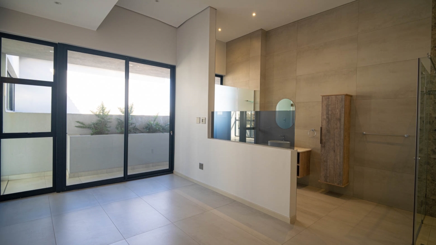 5 Bedroom Property for Sale in Waterfall Country Estate Gauteng