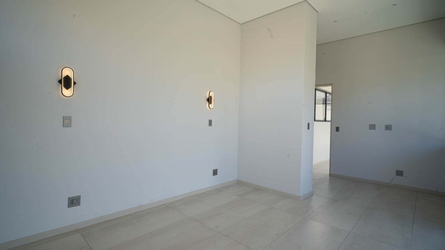 5 Bedroom Property for Sale in Waterfall Country Estate Gauteng