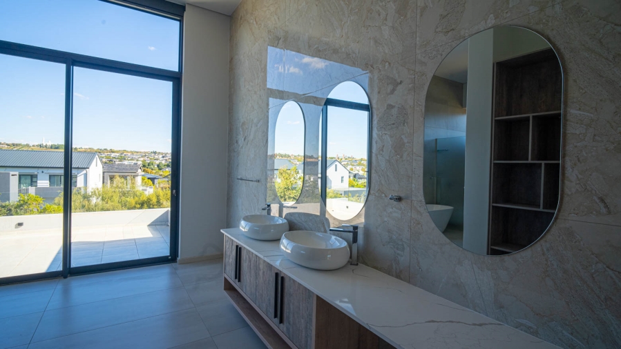 5 Bedroom Property for Sale in Waterfall Country Estate Gauteng