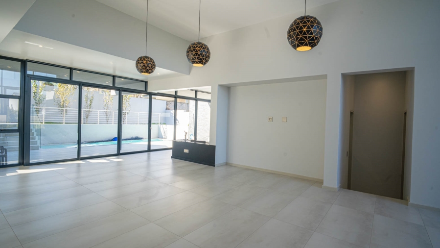 5 Bedroom Property for Sale in Waterfall Country Estate Gauteng