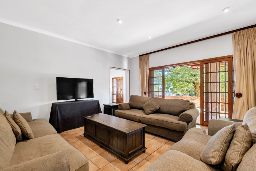 5 Bedroom Property for Sale in Linden Gauteng